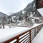 Cozy 2-bedrooms Guest house Canazei